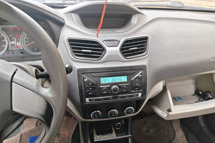 Used FAW Xiali N5 2014 1.3L Manual Smart Fuel-Efficient Luxury Model Audio And AC Panel