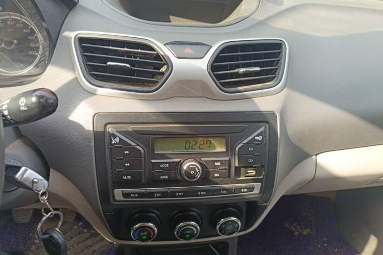 Used FAW Xiali N5 2014 1.0L Manual Standard Edition Audio And AC Panel