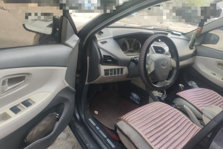 Used FAW Xiali N5 2014 1.3L Manual Comfort Version Driver Seat