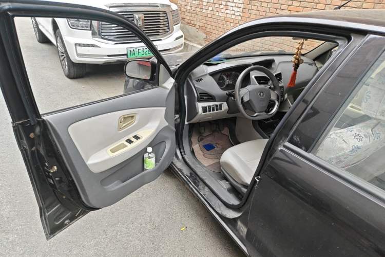 Used FAW Xiali N5 2014 1.3L Manual Smart Fuel-Efficient Luxury Model Driver Seat