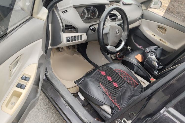 Used FAW Xiali N5 2014 1.3L Manual Luxury Version Driver Seat
