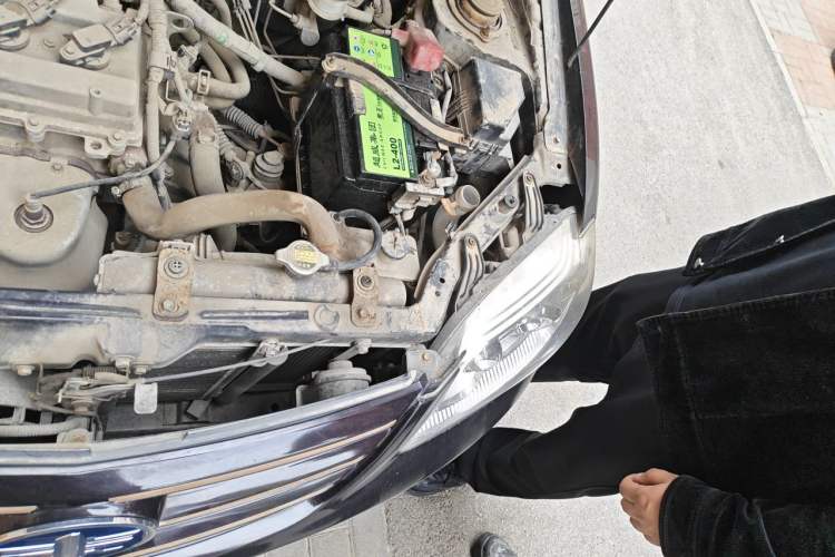 Used FAW Xiali N5 2014 1.3L Manual Smart Fuel-Efficient Luxury Model Engine Bay Left