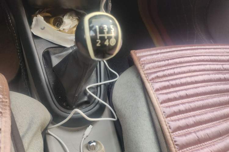 Used FAW Xiali N5 2014 1.3L Manual Comfort Version Gear Lever