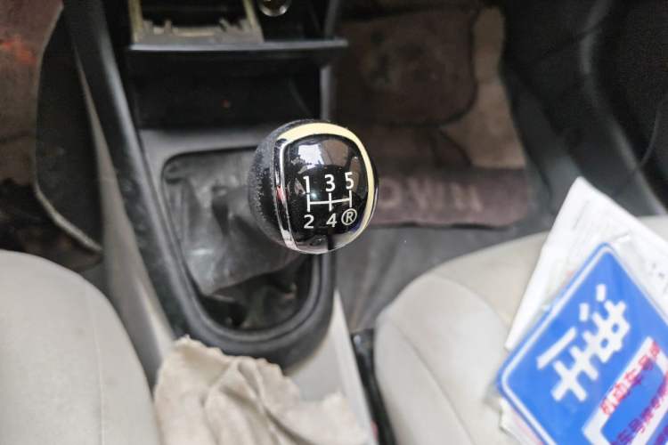 Used FAW Xiali N5 2014 1.3L Manual Smart Fuel-Efficient Luxury Model Gear Lever