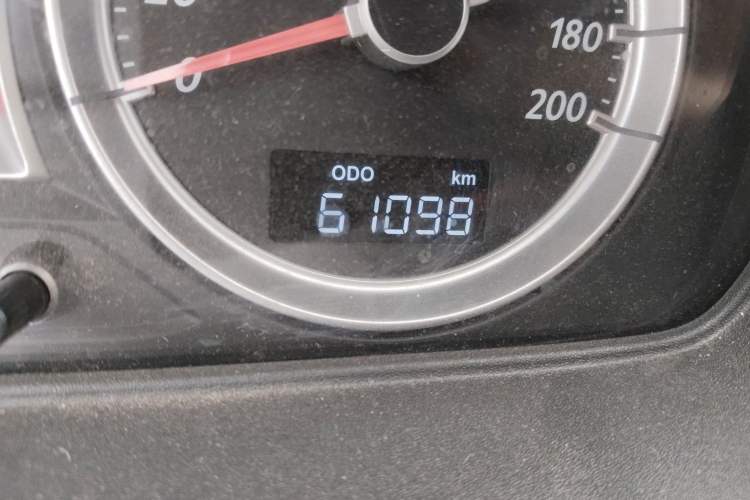 Used FAW Xiali N5 2014 1.3L Manual Luxury Version Odometer Close Up