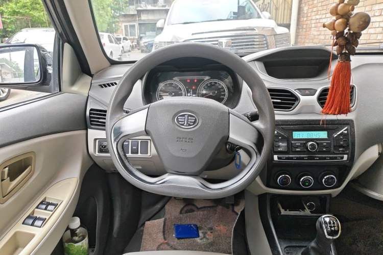 Used FAW Xiali N5 2014 1.3L Manual Smart Fuel-Efficient Luxury Model Steering Wheel