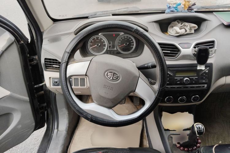 Used FAW Xiali N5 2014 1.3L Manual Luxury Version Steering Wheel