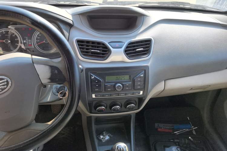 Used FAW Xiali N5 2014 1.0L Manual Comfort Model Audio And AC Panel