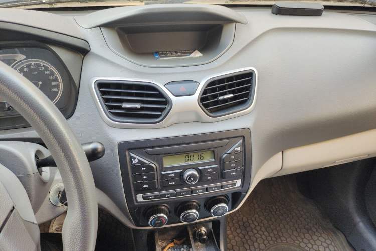 Used FAW Xiali N5 2014 1.0L Manual Standard Edition Audio And AC Panel