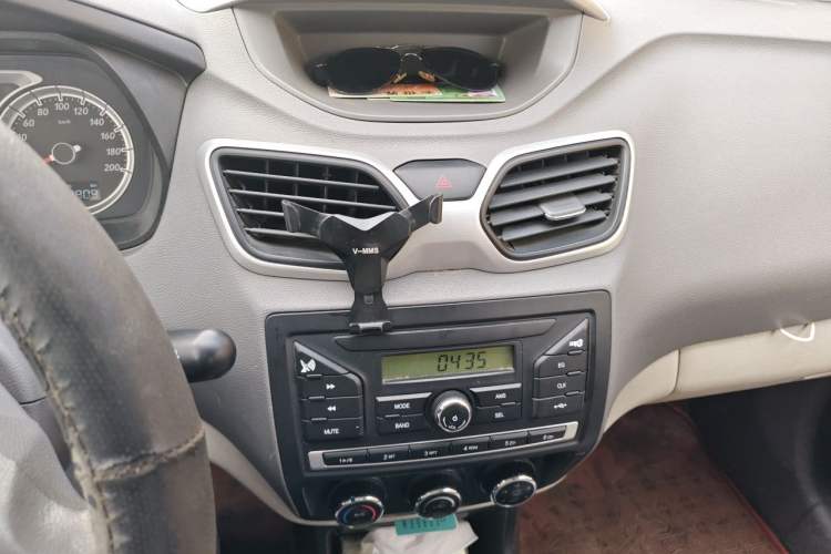 Used FAW Xiali N5 2014 1.3L Manual Luxury Version Audio And AC Panel