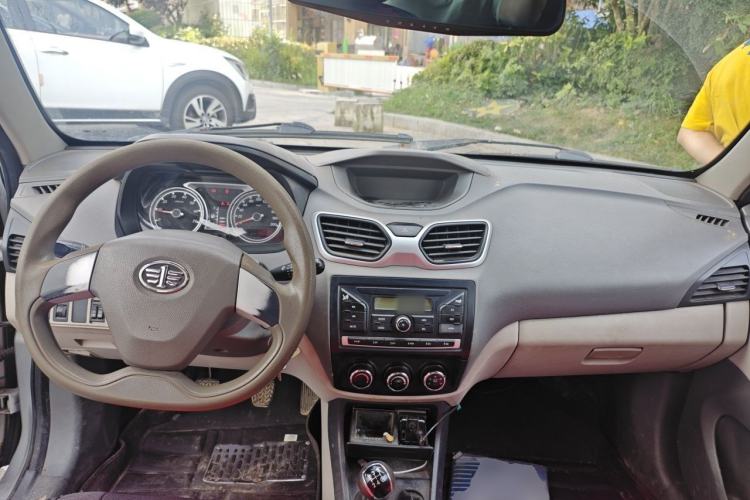 Used FAW Xiali N5 2014 1.0L Manual Standard Edition Center Console