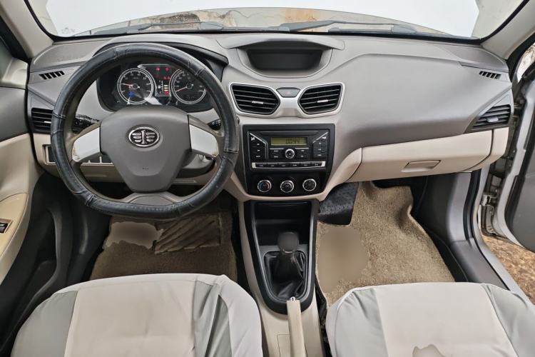 Used FAW Xiali N5 2014 1.0L Manual Standard Edition Center Console