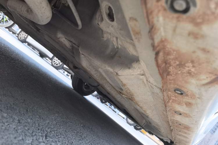 Used FAW Xiali N5 2014 1.0L Manual Comfort Model Chassis Rear Right