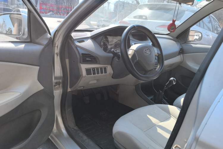 Used FAW Xiali N5 2014 1.0L Manual Comfort Model Driver Seat