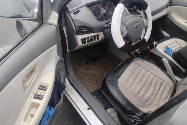 Used FAW Xiali N5 2014 1.3L Manual Luxury Version Driver Seat