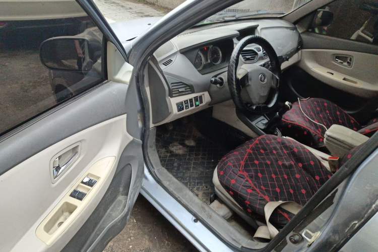 Used FAW Xiali N5 2014 1.3L Manual Comfort Version Driver Seat