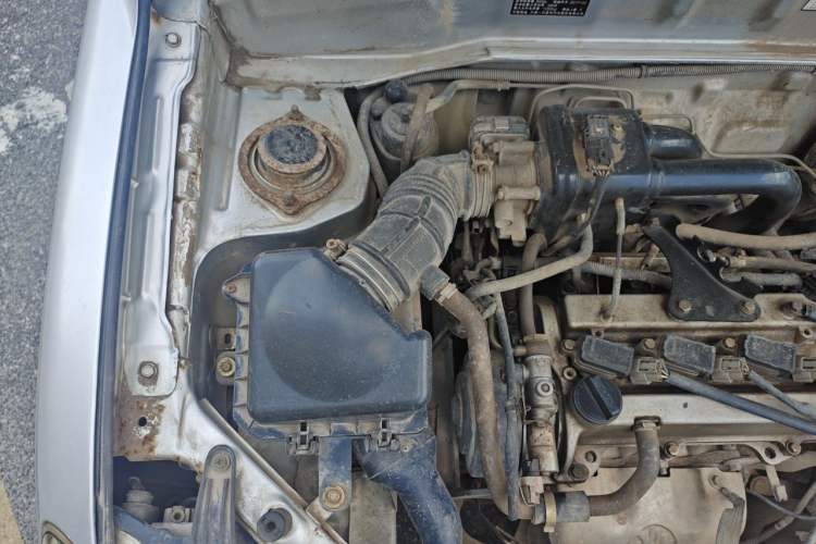 Used FAW Xiali N5 2014 1.0L Manual Standard Edition Engine Bay Right