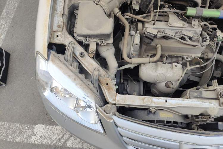 Used FAW Xiali N5 2014 1.0L Manual Standard Edition Engine Bay Right