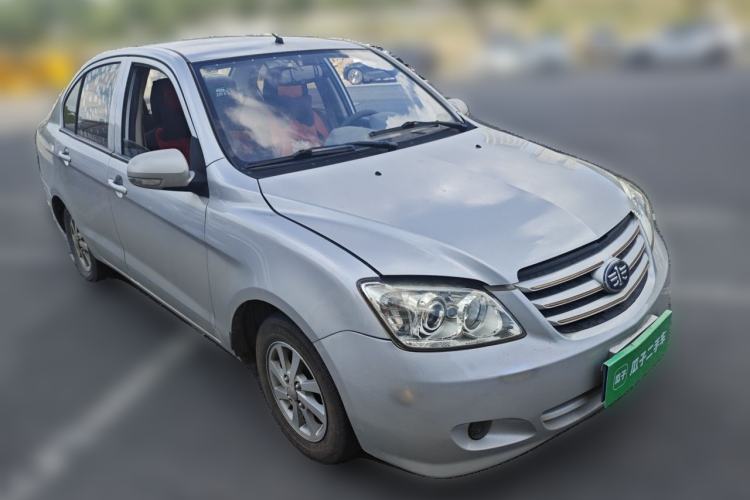 Used FAW Xiali N5 2014 1.0L Manual Standard Edition Front Right 45 Deg