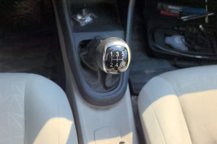 Used FAW Xiali N5 2014 1.0L Manual Comfort Model Gear Lever