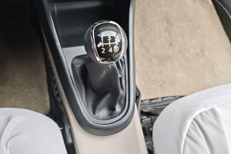 Used FAW Xiali N5 2014 1.0L Manual Standard Edition Gear Lever