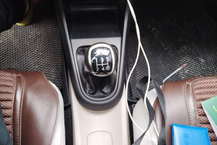 Used FAW Xiali N5 2014 1.3L Manual Comfort Version Gear Lever