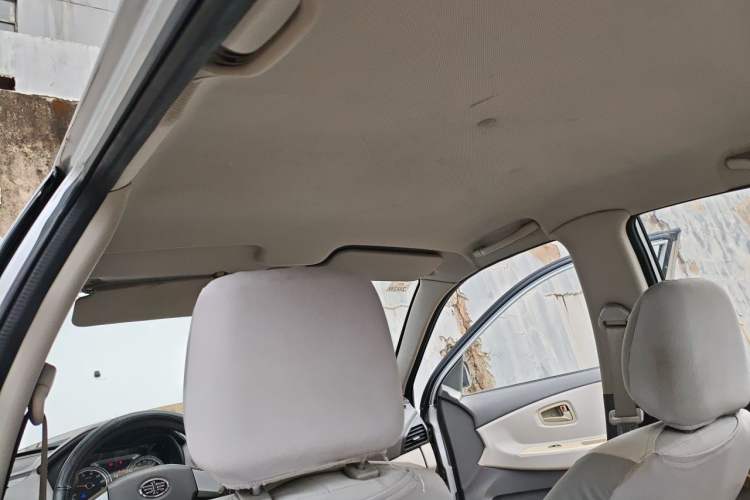 Used FAW Xiali N5 2014 1.0L Manual Standard Edition Headliner