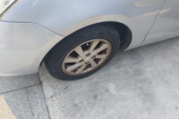 Used FAW Xiali N5 2014 1.3L Manual Comfort Version Left Front Wheel Hub