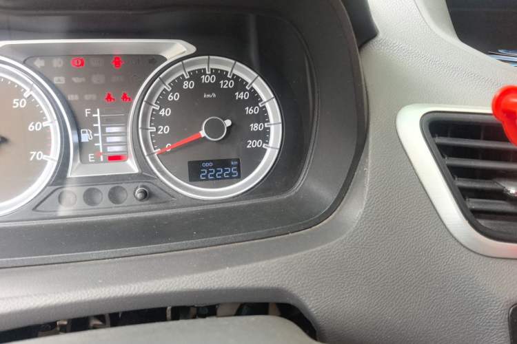 Used FAW Xiali N5 2014 1.3L Manual Luxury Version Odometer Close Up