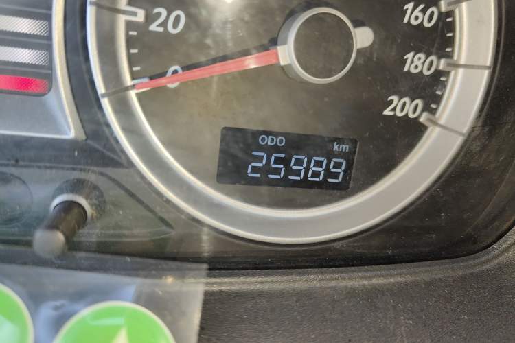 Used FAW Xiali N5 2014 1.3L Manual Standard Edition Odometer Close Up