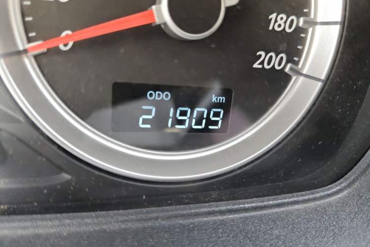 Used FAW Xiali N5 2014 1.3L Manual Luxury Version Odometer Close Up
