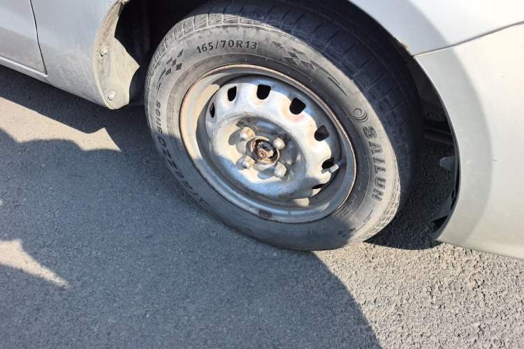 Used FAW Xiali N5 2014 1.0L Manual Comfort Model Right Front Wheel Hub