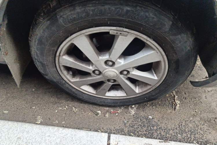 Used FAW Xiali N5 2014 1.3L Manual Comfort Version Right Front Wheel Hub