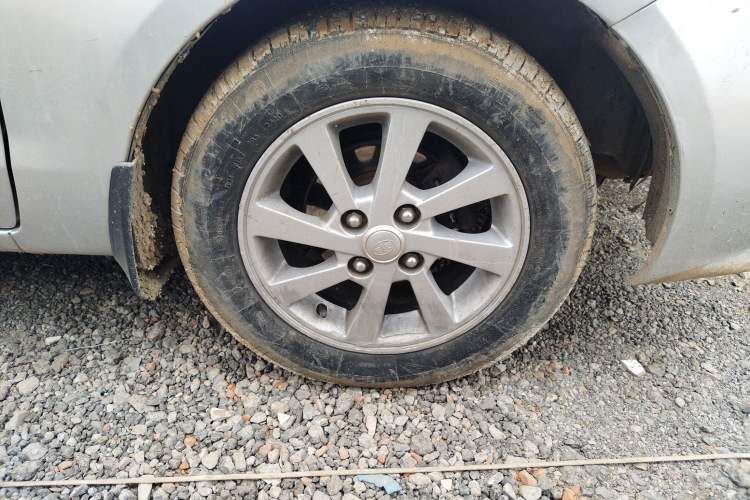 Used FAW Xiali N5 2014 1.3L Manual Comfort Version Right Front Wheel Hub
