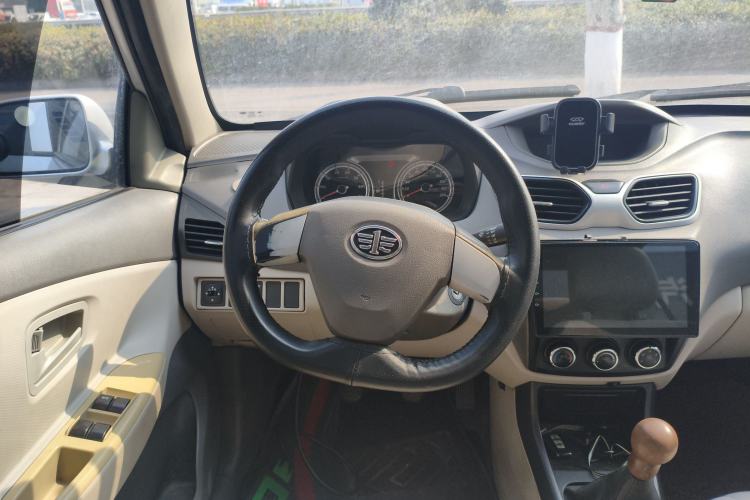 Used FAW Xiali N5 2014 1.3L Manual Comfort Version Steering Wheel