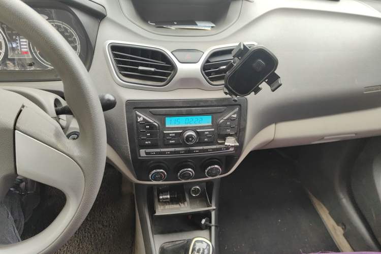 Used FAW Xiali N5 2014 1.3L Manual Luxury Version Audio And AC Panel