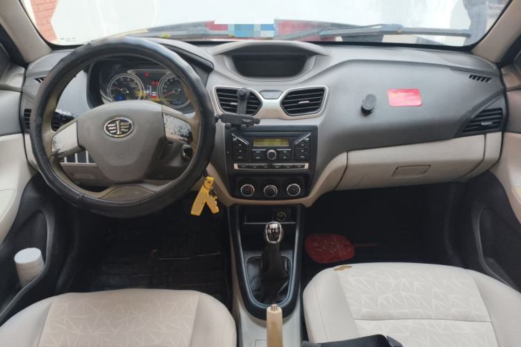 Used FAW Xiali N5 2014 1.3L Manual Comfort Version Center Console