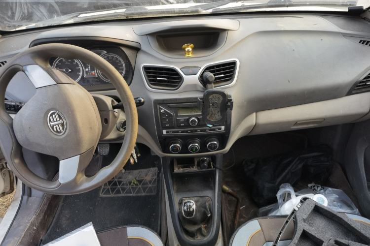 Used FAW Xiali N5 2014 1.0L Manual Comfort Model Center Console