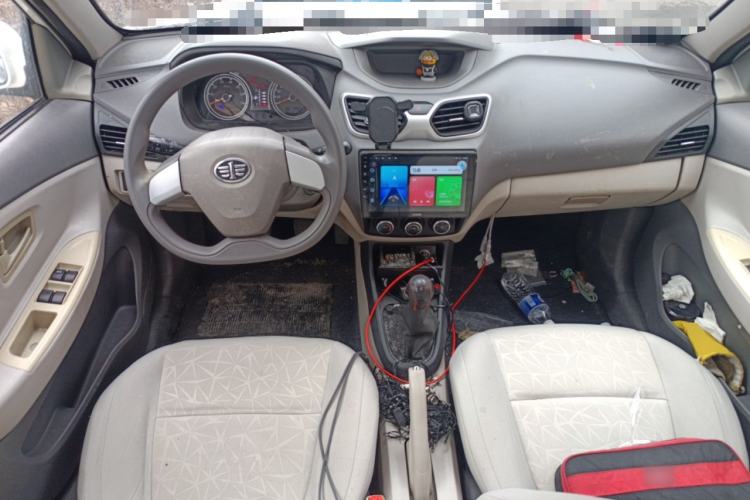 Used FAW Xiali N5 2014 1.3L Manual Comfort Version Center Console