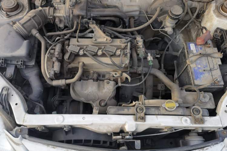 Used FAW Xiali N5 2014 1.0L Manual Comfort Model Engine Bay