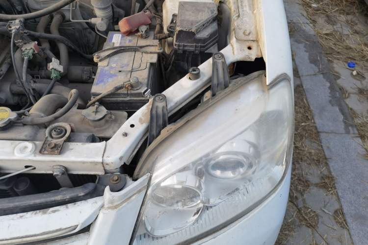 Used FAW Xiali N5 2014 1.0L Manual Comfort Model Engine Bay Left