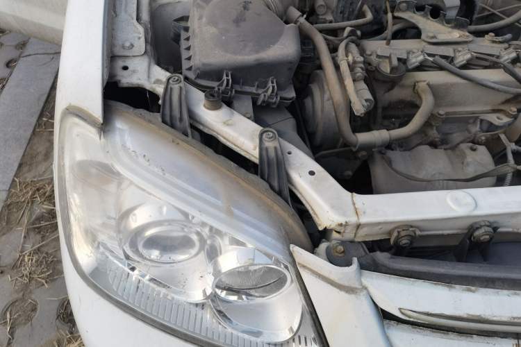 Used FAW Xiali N5 2014 1.0L Manual Comfort Model Engine Bay Right