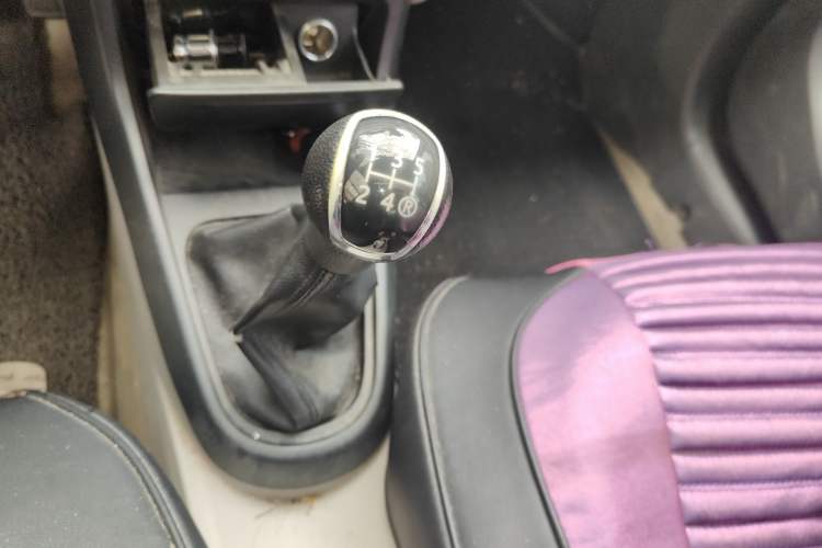 Used FAW Xiali N5 2014 1.3L Manual Luxury Version Gear Lever
