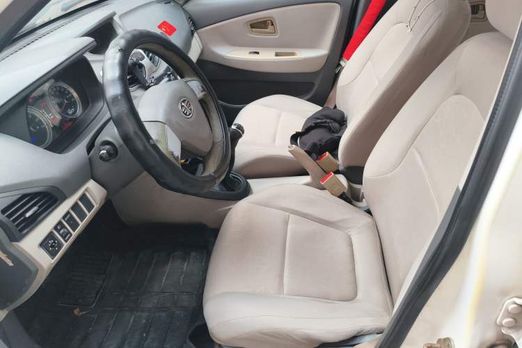 Used FAW Xiali N5 2014 1.3L Manual Comfort Version Left Front Seat