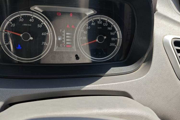 Used FAW Xiali N5 2014 1.3L Manual Standard Edition Odometer Close Up