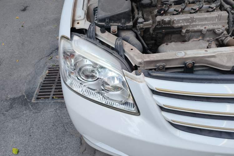 Used FAW Xiali N5 2014 1.3L Manual Comfort Version Right Front Headlight
