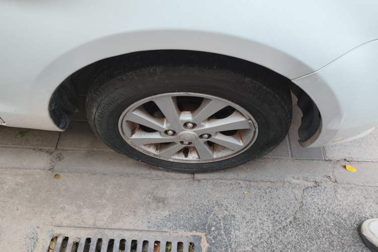 Used FAW Xiali N5 2014 1.3L Manual Comfort Version Right Front Wheel Hub