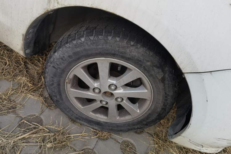 Used FAW Xiali N5 2014 1.0L Manual Comfort Model Right Front Wheel Hub