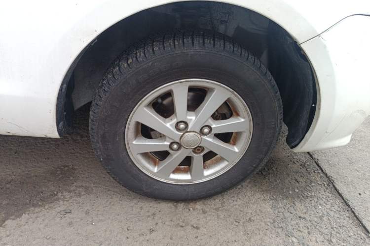 Used FAW Xiali N5 2014 1.3L Manual Comfort Version Right Front Wheel Hub