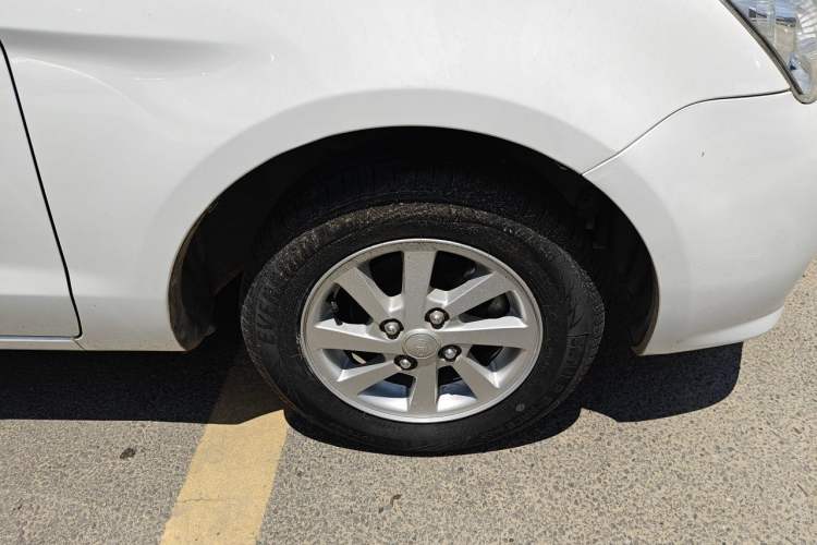 Used FAW Xiali N5 2014 1.3L Manual Standard Edition Right Front Wheel Hub